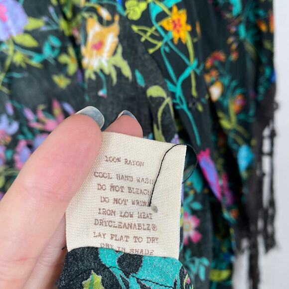 SPELL & The Gypsy Tassel Queen Kimono Black Dark Floral OS Bohemian Summer Pool - Picture 9 of 10